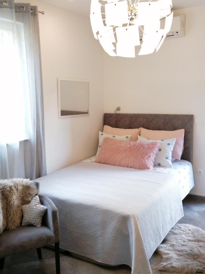Apartments Iris Hvar Town Exterior photo