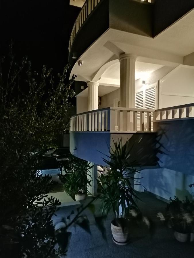 Apartments Iris Hvar Town Exterior photo
