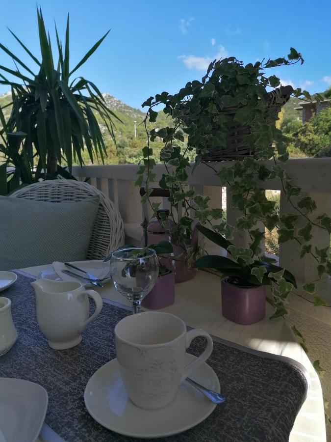 Apartments Iris Hvar Town Exterior photo